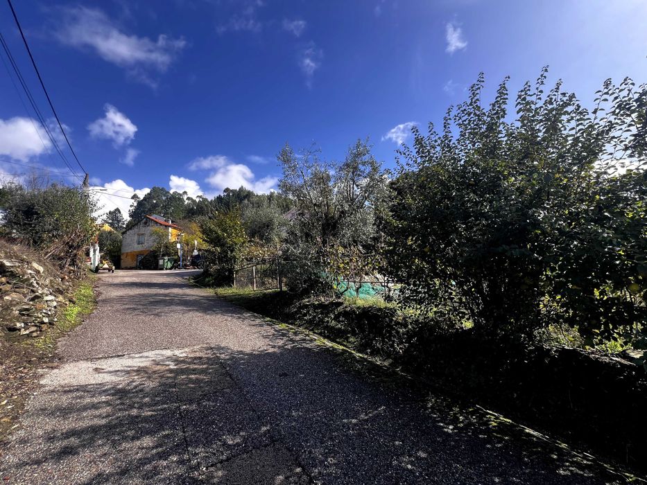 Moradia para obras totais - Sobral Basto