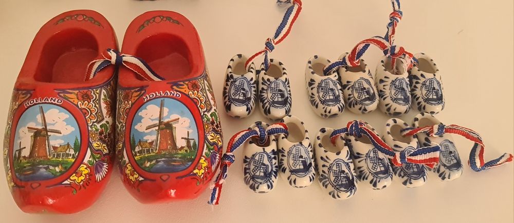 Lote Souvenirs da Holanda - Tamancos de cerâmica + Miniaturas em Cerâmica Delft
