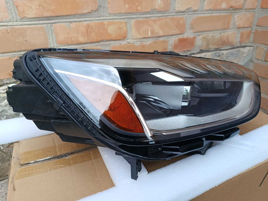 Audi A4 B9 рестайлінг права LED фара 8W0941034F комплектна, з блоком
