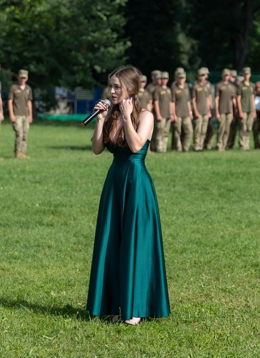 Продаж випускної(вечірньої) сукні