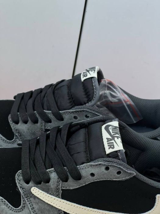 Продам найк кросовки