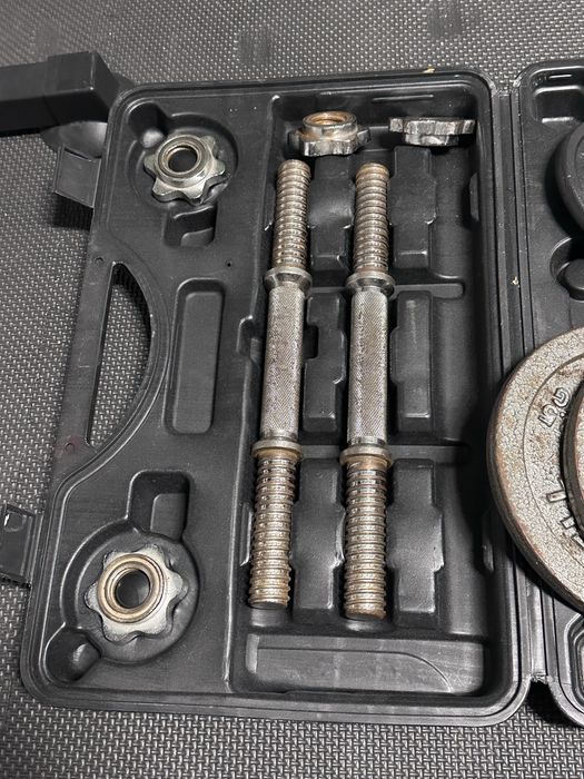 hantle z obciążeniem żeliwny w walizce