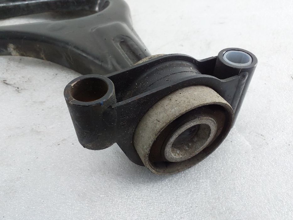 Braço de suspensão frente esquerdo MERCEDES-BENZ Vito (W447)