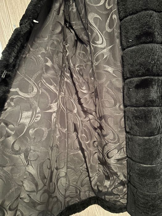 Продам натуральну мутонову шубку
