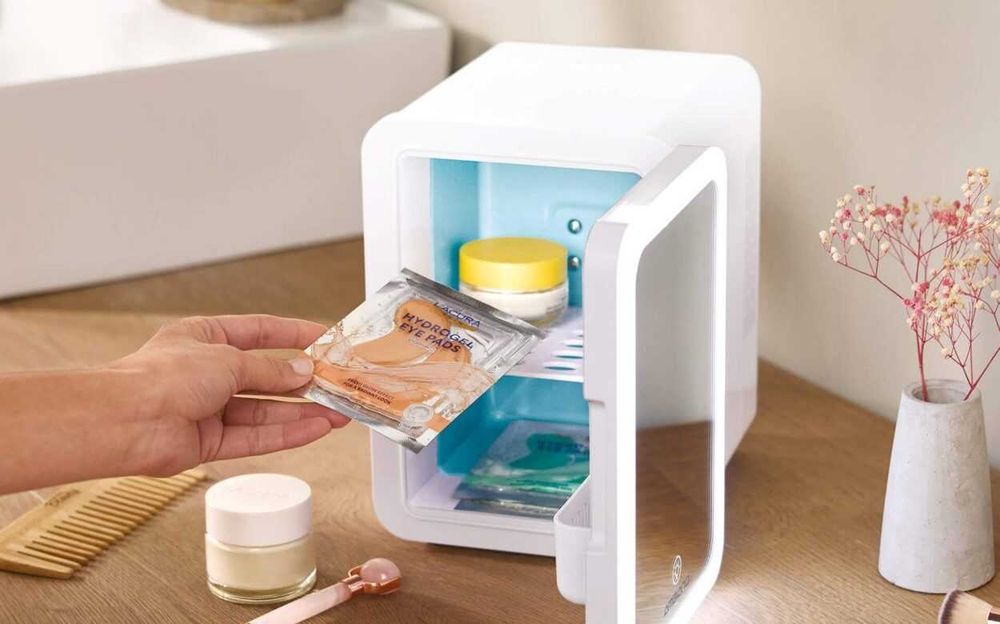 Mini Frigorífico de Maquilhagem 4L com Espelho LED Portátil para Cosméticos Casa e Carro novo
