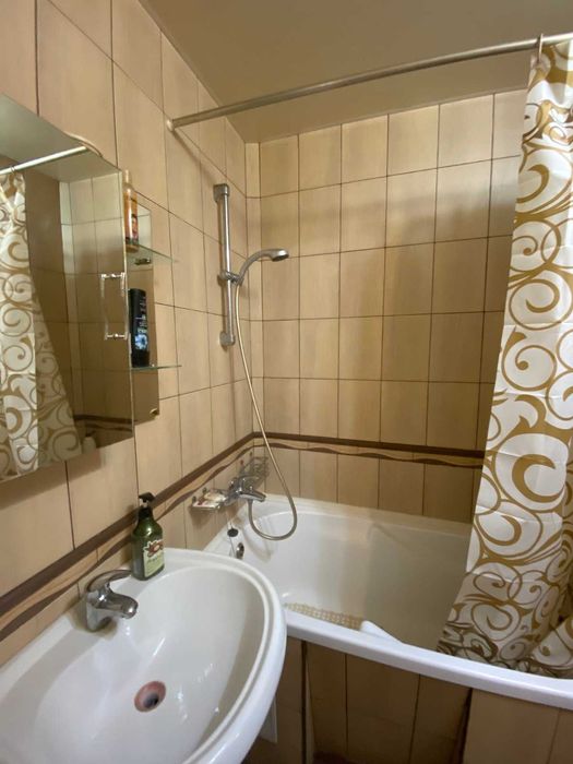 Продажа 2-комнатной квартиры, ул.Калиновая 94,ремонт,безнал,срочно.