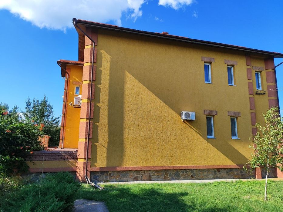 Продам дом недалеко от города, большой участок