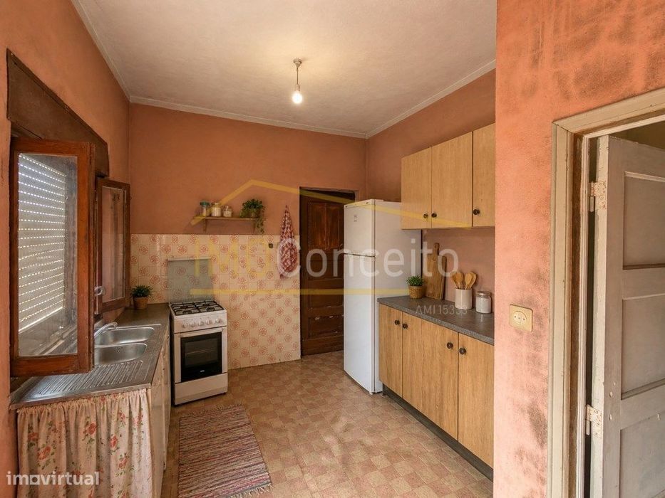 Moradia T3+ terreno + garagem para remodelação Assentis