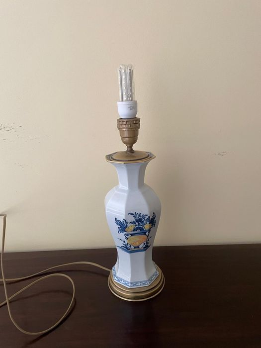 Candeeiro de mesa Vista Alegre, decoração Viana, em porcelana portugue