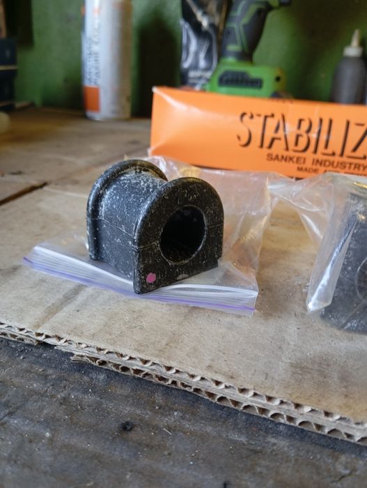 Стійки,втулки стабілізатора Toyota Camry 40