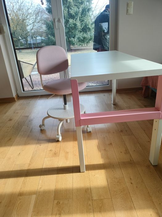 Biurko i krzesło dla dziewczynki