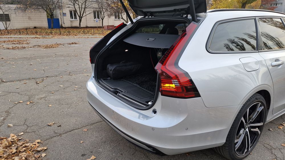 Volvo V90 T8 R-Design Plus  AWD PHEV 395 Hybrid