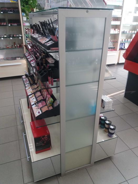 Продам мебель, шкафы с полками