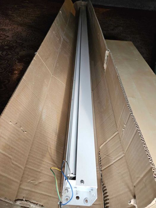 EKRAN PROJEKCYJNY ścienno-sufitowy Kraftmann TRACK