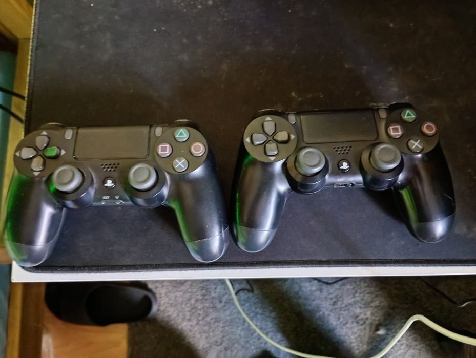 Dwa kontrolery dualshock 4 oryginalne