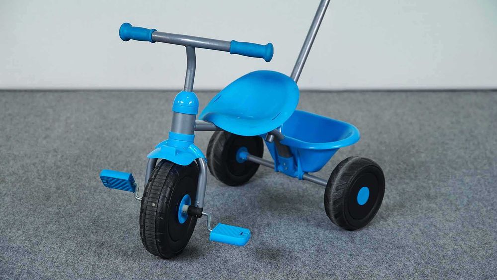 tricicolo azul com pedais