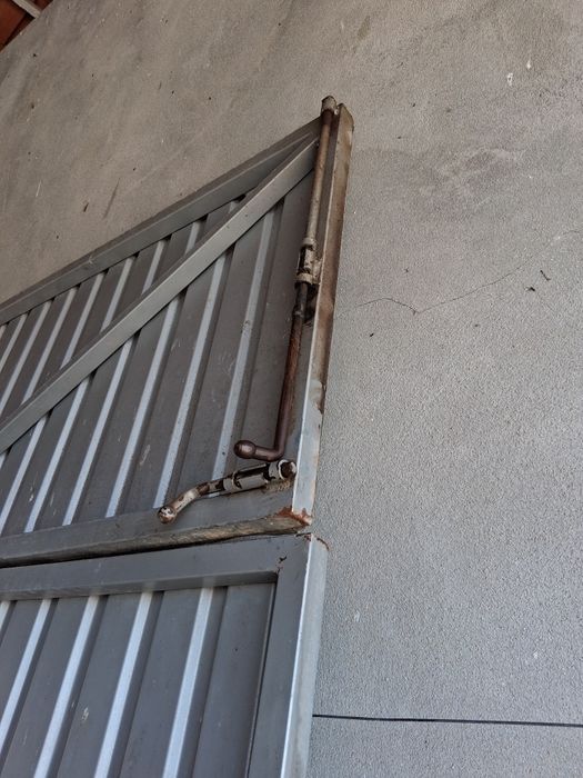 Vende-se portão de chapa