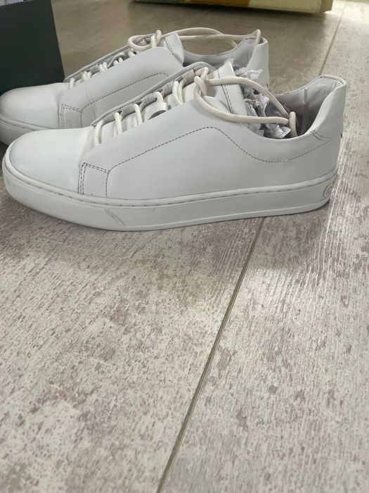 Білі шкіряні кеди