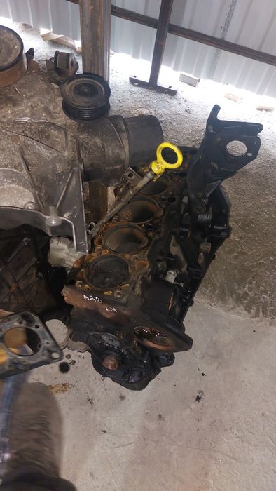 блок двигуна T4 2.4D AAB поршня шатуни