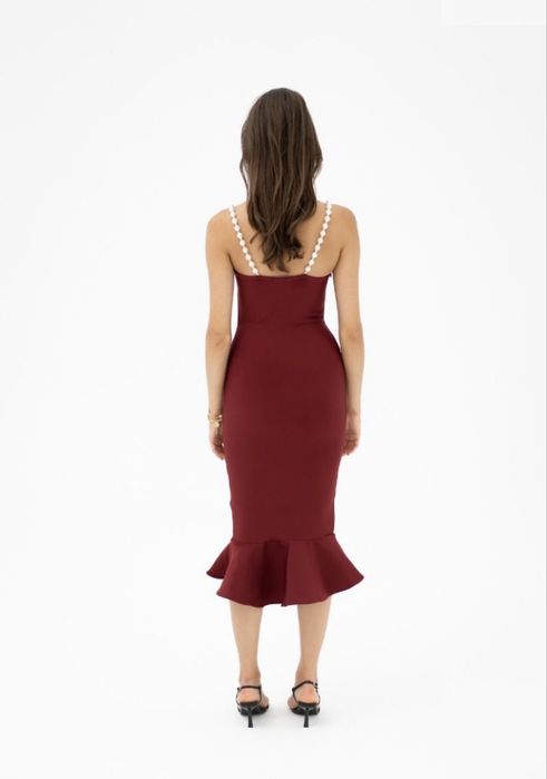 Vestido vermelho com pérolas