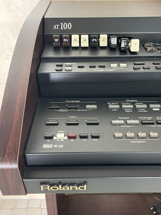 Órgão Roland AT100 + Banco