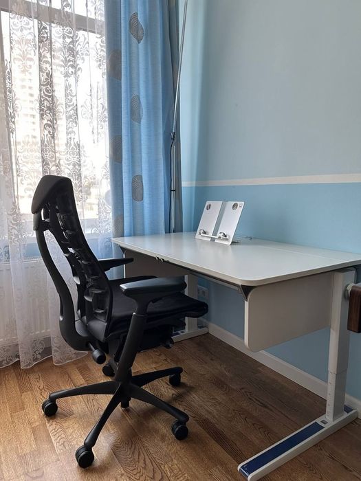 Школьная парта, растущий стол Moll Champion