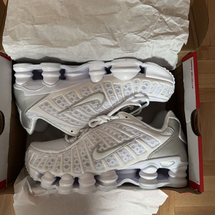 Białe buty nike shox