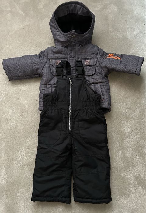 Zimowy zestaw kurtka i czarne spodnie Carter’s na ok 1 rok