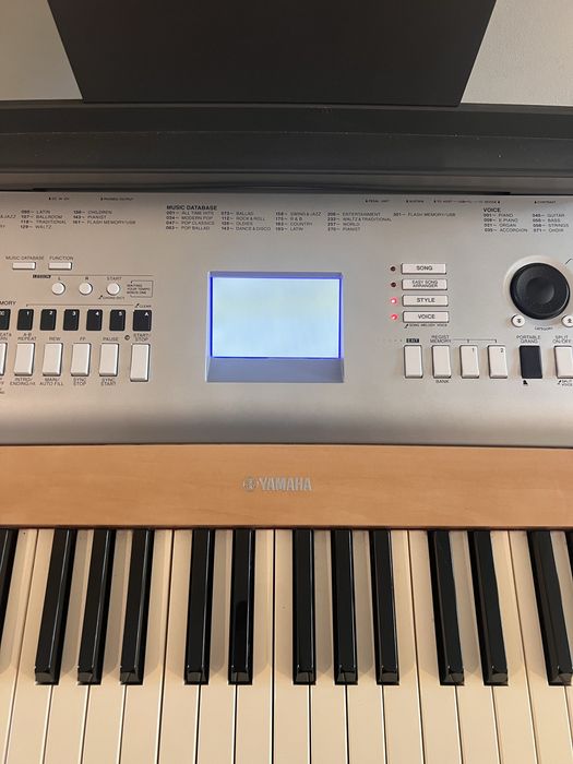 Pianino Yamaha Portable Grand DGX-630