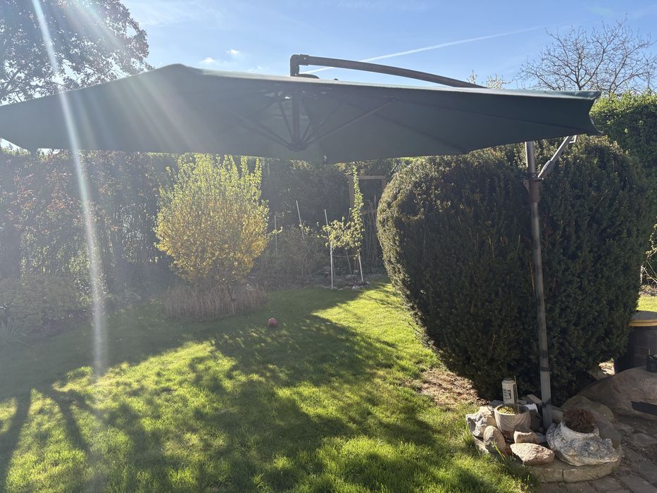 Parasol ogrodowy z podstawa