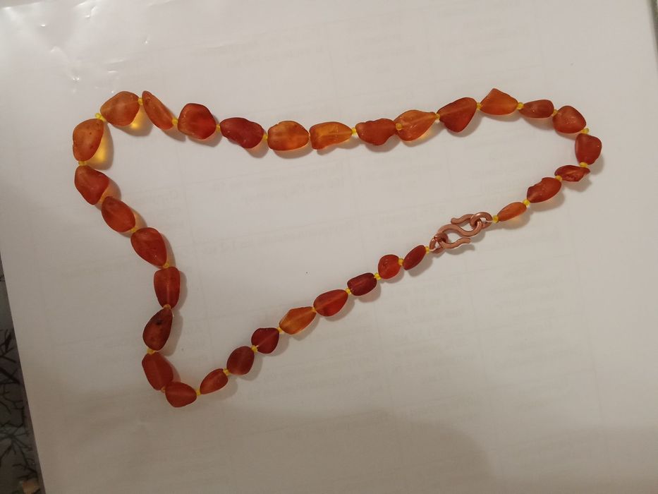 . Янтарні буси непаліро