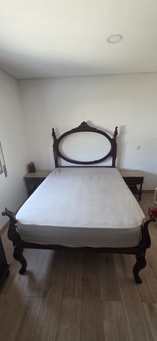 Cama + mesas de cabeceira