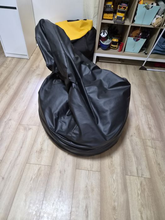 Skórzana pufa pitu pitu