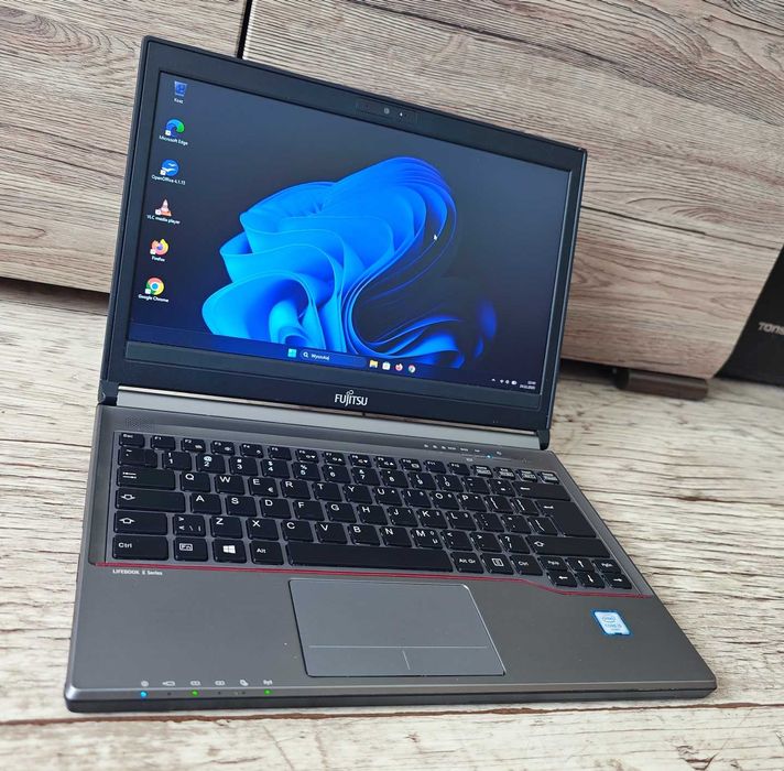 Laptop Fujitsu Lifebook E736 13.3" I5 2.4GHz 8/256GB bat 90% CD DVD