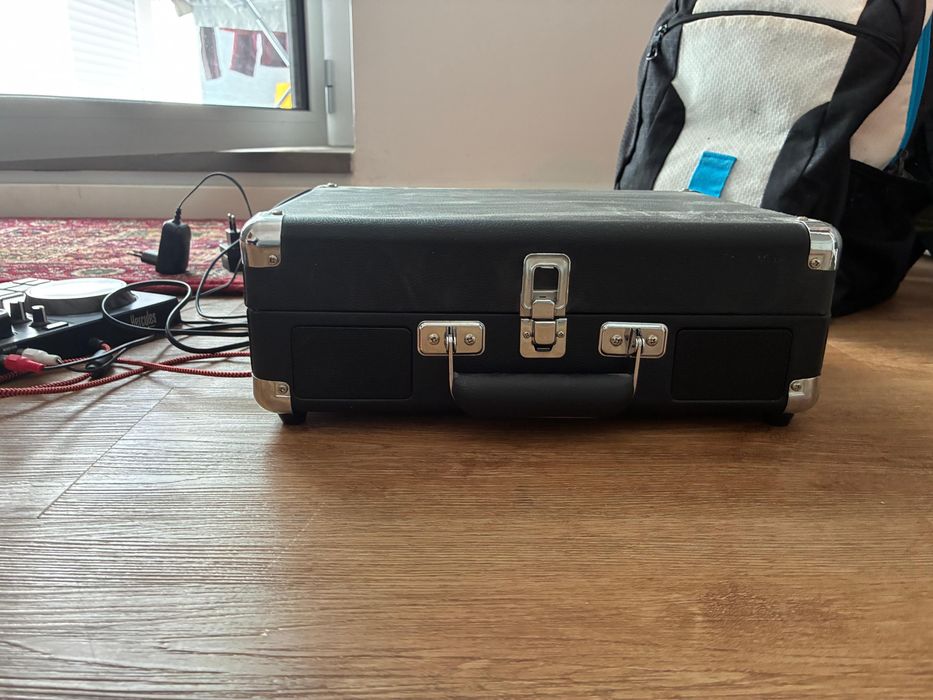Vinyl record player