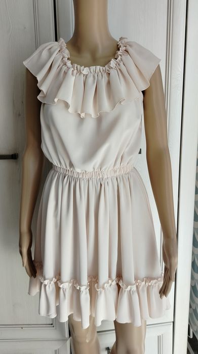 XS S M kremowa nude sukienka 2 sposoby hiszpanka falbany Varlesca