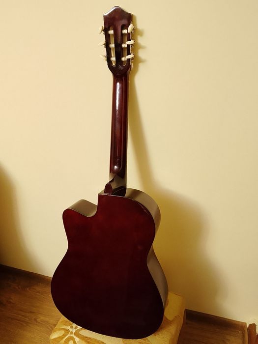 Продаю гітару класичну