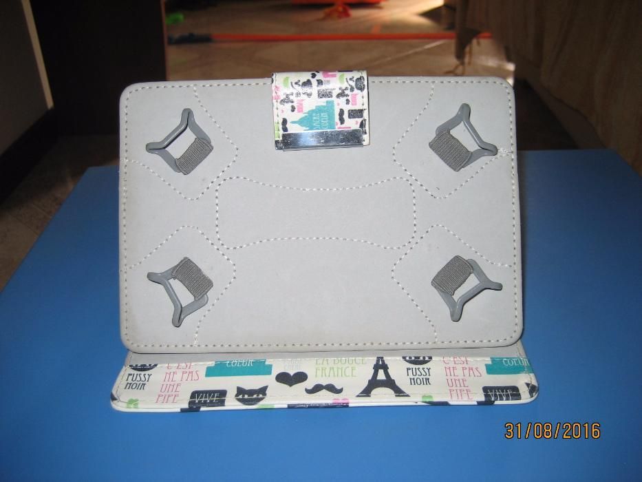Capa tablet quase sem uso