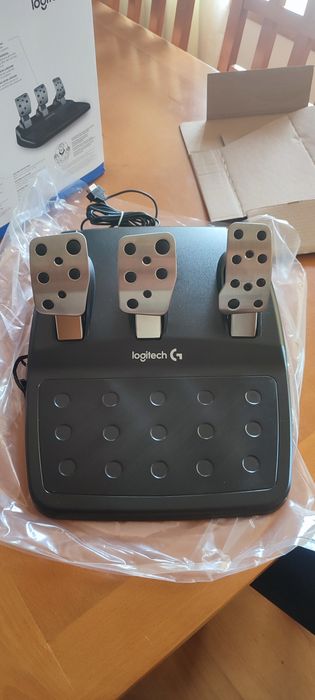 Volante Logitech G29 com suporte