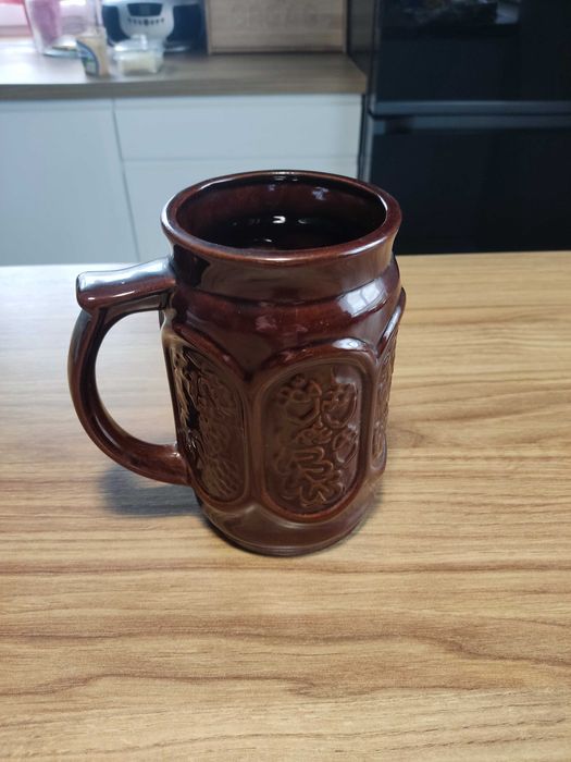 Stary gliniany kufel