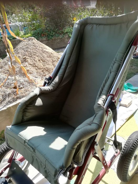 Продам детскую специализированую коляску