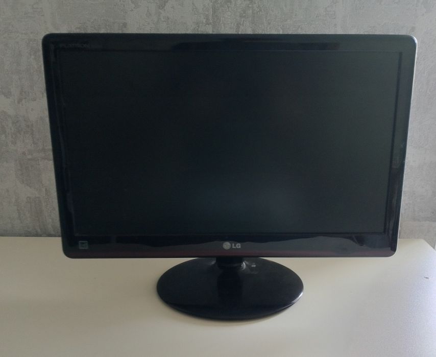 Монітор 21.5" LG Flatron E2250S Full H Клавіатура та мишка в подарунок!D — Ідеальний стан!