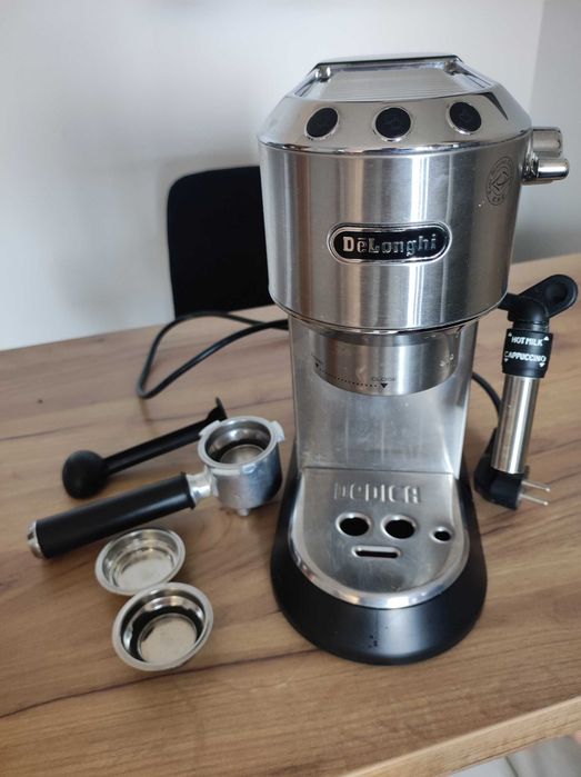 Ekspres do kawy delonghi dedica style kolbowy