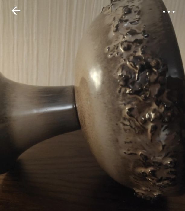 Naczynie postument z lawy.