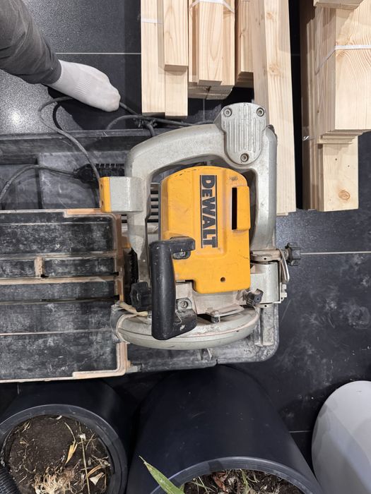 Piła elektryczna DeWalt D24000