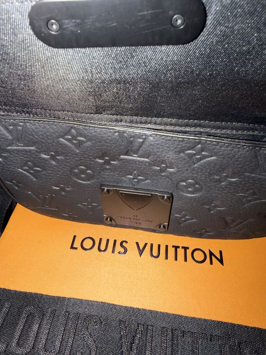 Mala LV ( Louis Vuitton) nova com caixa