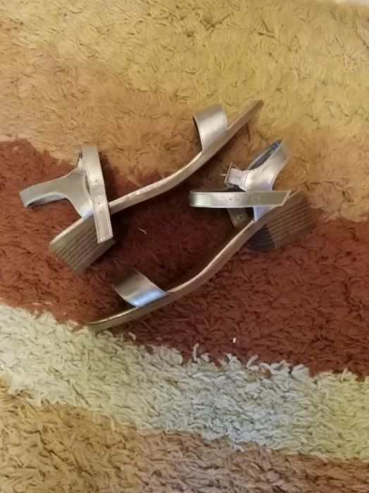 Srebrne sandałki New Look