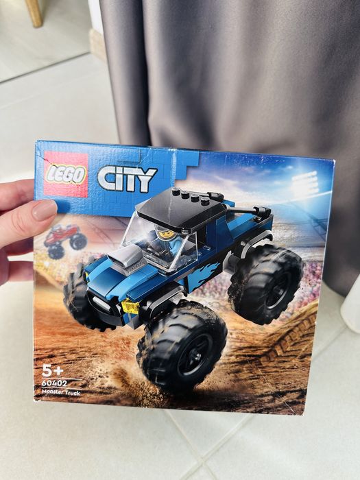 Конструктор LEGO City Синя вантажівка-монстр