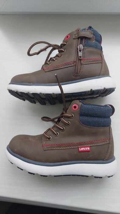 Черевики демісезонні, утеплені Levis р.30 устілка 19 см.

Стан відмінн