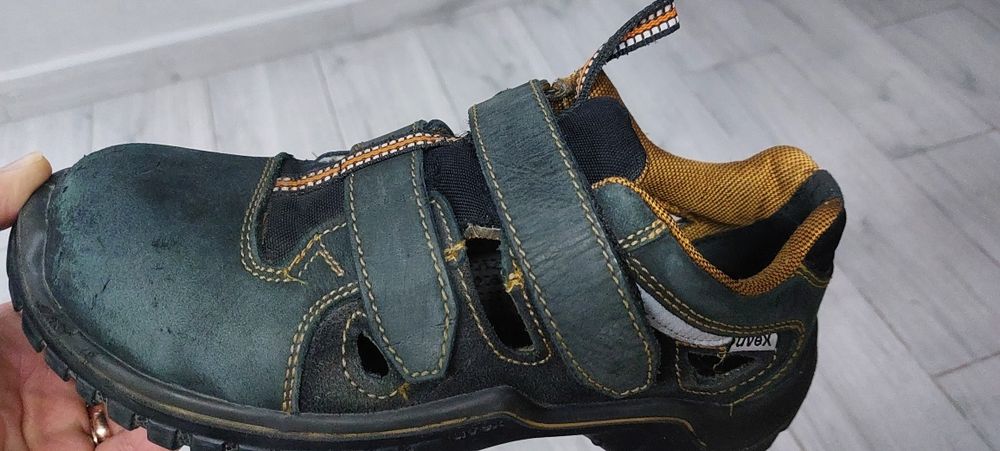 Спецвзуття Uvex з сталевим носком